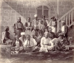 Grupp av femton lägervakter till prinsen av Wales fest i Beirut, 1862